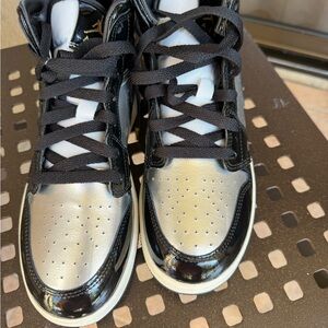 Nike Kids/Women Sneakers Black and Silver